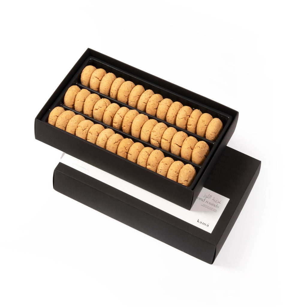 غرَيْبة اللّوز <br>almond rounds