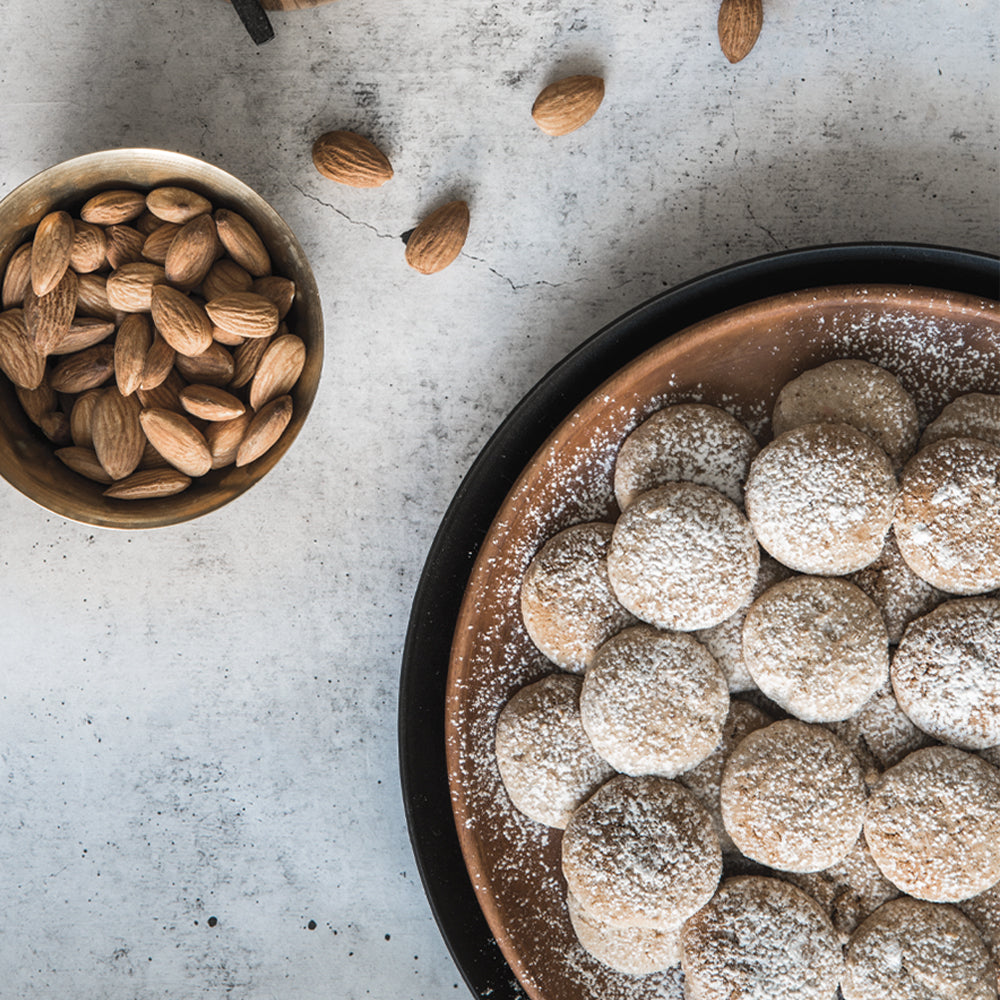 غرَيْبة اللّوز <br>almond rounds